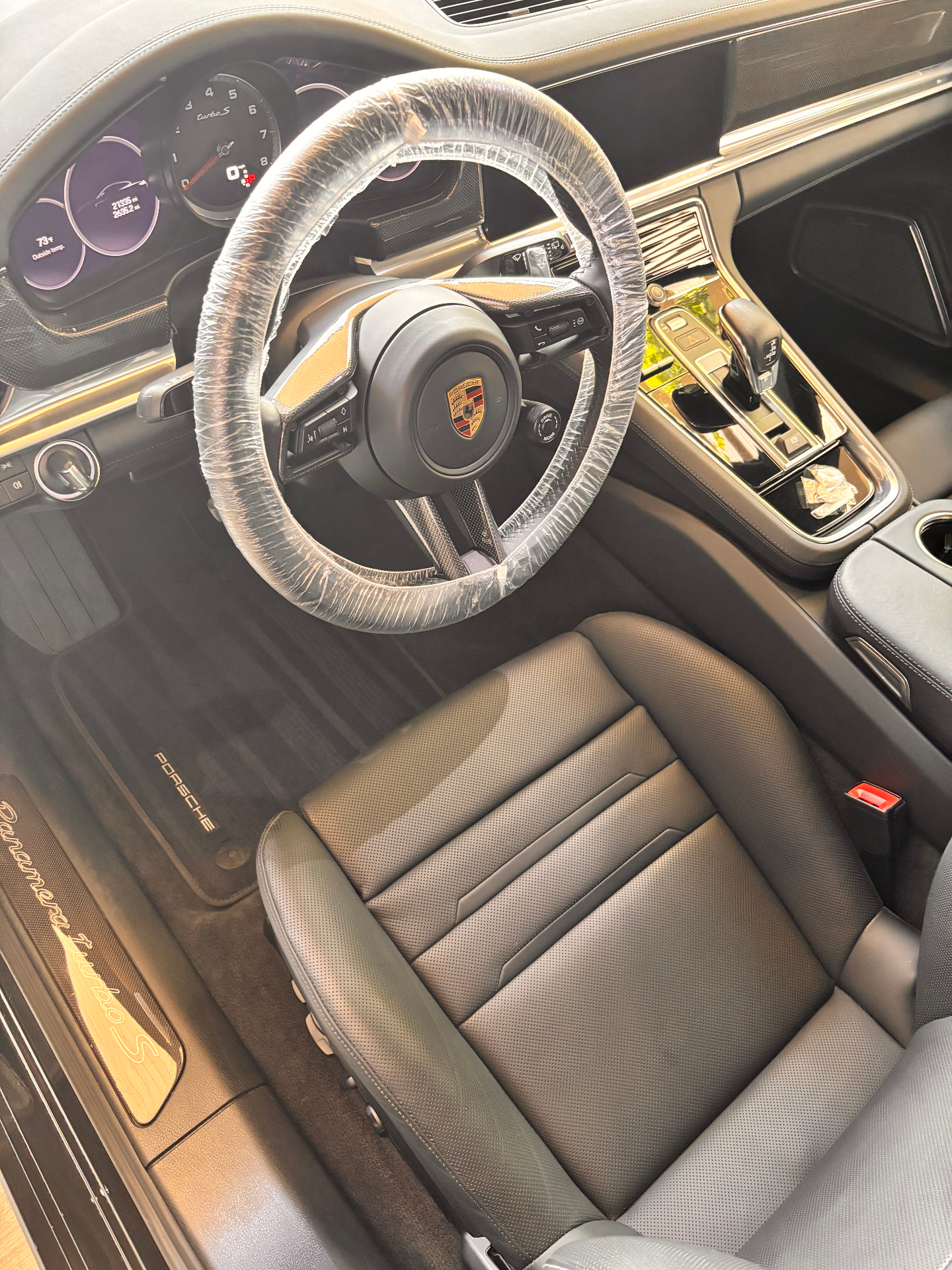 Porsche Panamera Turbo S interior after detailing