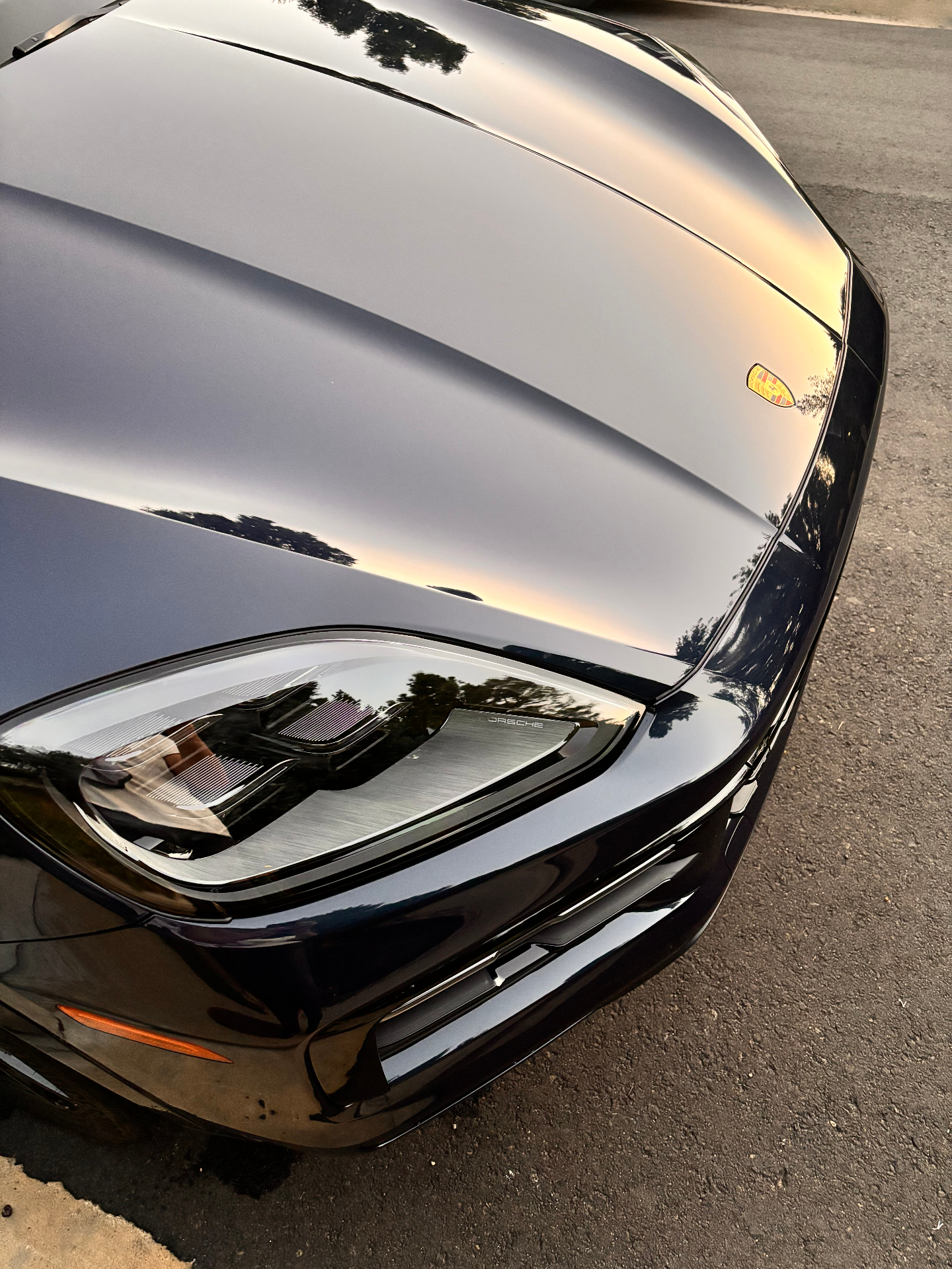 Porsche hood with mirror-finish paint